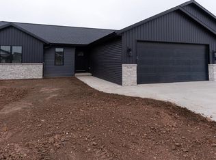 W5836 Edgewood Dr, Menasha, WI 54952