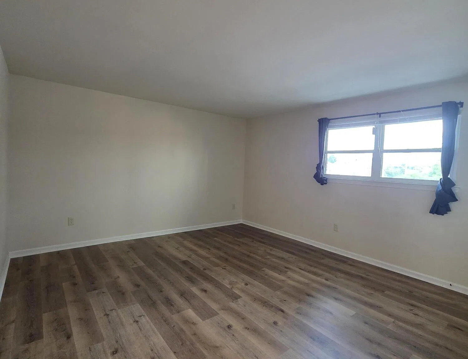 1 bed, 1.0 bath, 672 sqft, $1,050 — Photo 2