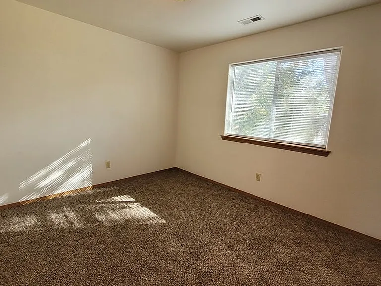 1830 W Crouse St — Photo 8