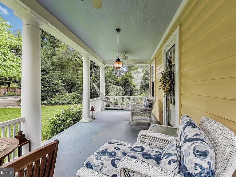 5809 Grosvenor Ln — Photo 3