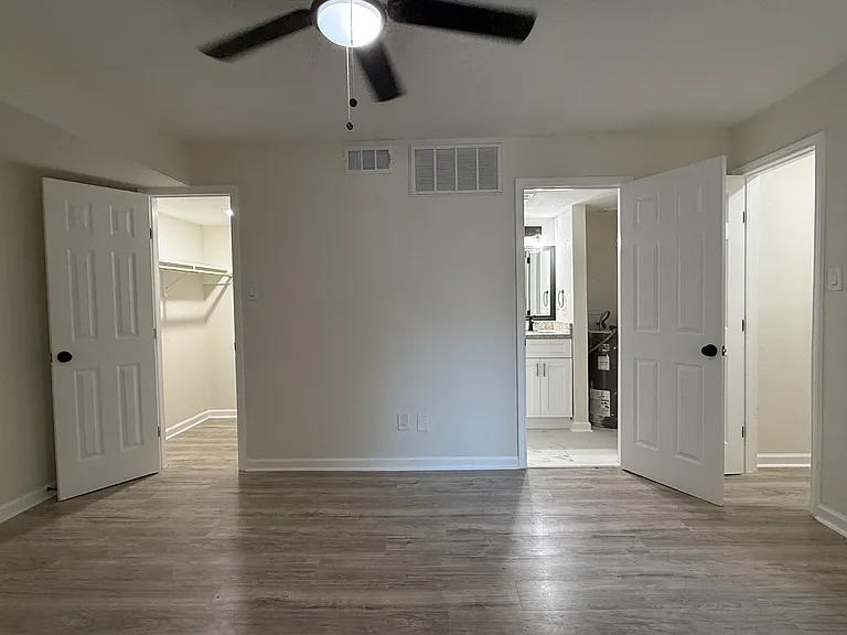 9801 Walnut St #214 — Photo 11