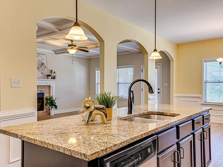 406 Saterlee Ct — Photo 18