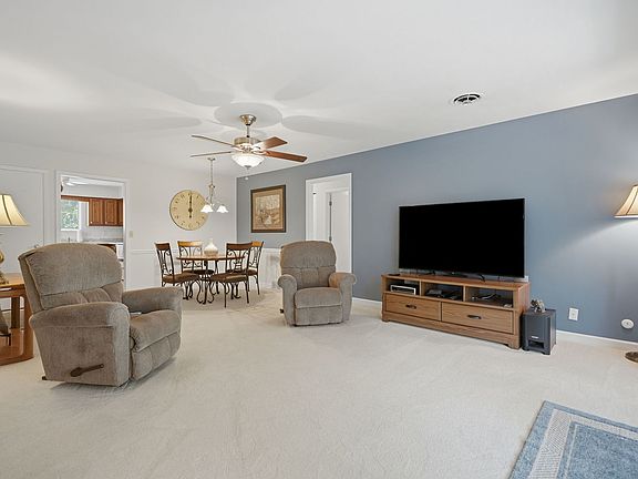 4th image of 3702 37th Ave Unit 3