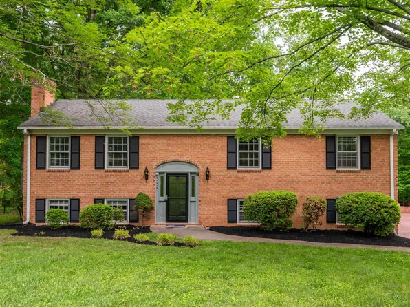 555 Stonefield Cir, Earlysville, VA 22936