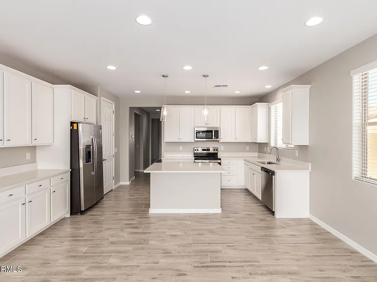 1275 E Jahns Dr — Photo 8