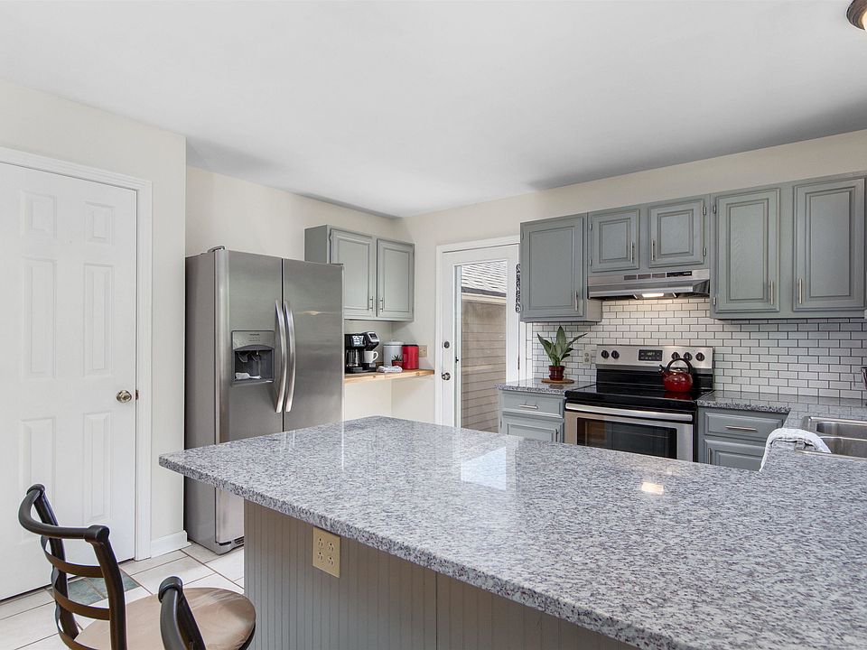 92 Maplewood Ave, Milton, VT 05468 Zillow