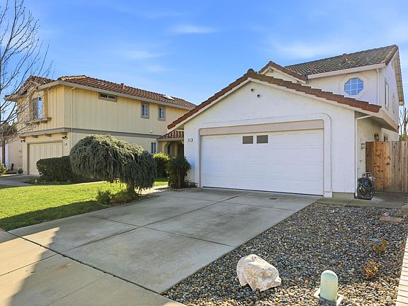 3rd image of 979 Sandalridge Court