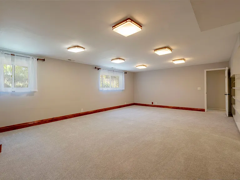 1362 S Embassy Way — Photo 21