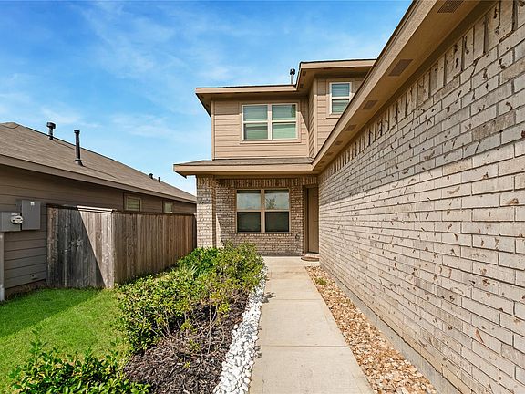 3rd image of 2741 Cadiz Bay Dr