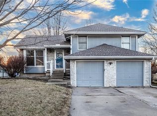 10326 N Main St, Kansas City, MO 64155