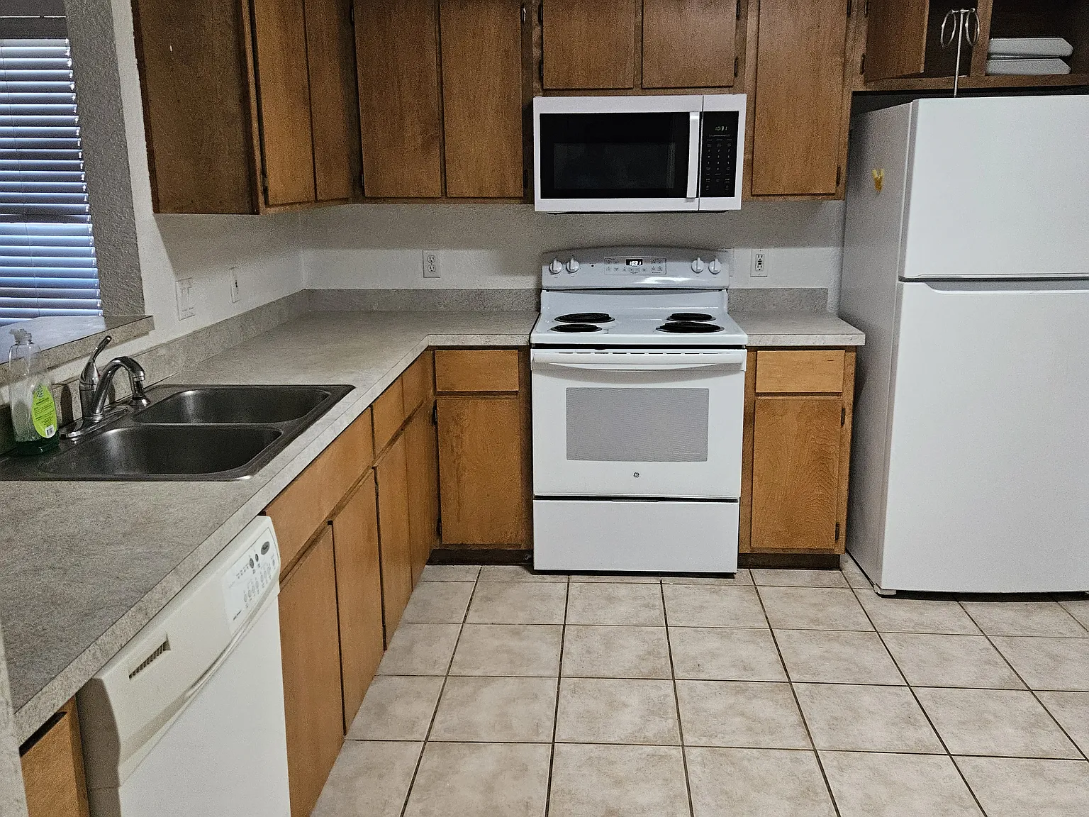 3 bed, 1400 sqft, $1,500 — Photo 4
