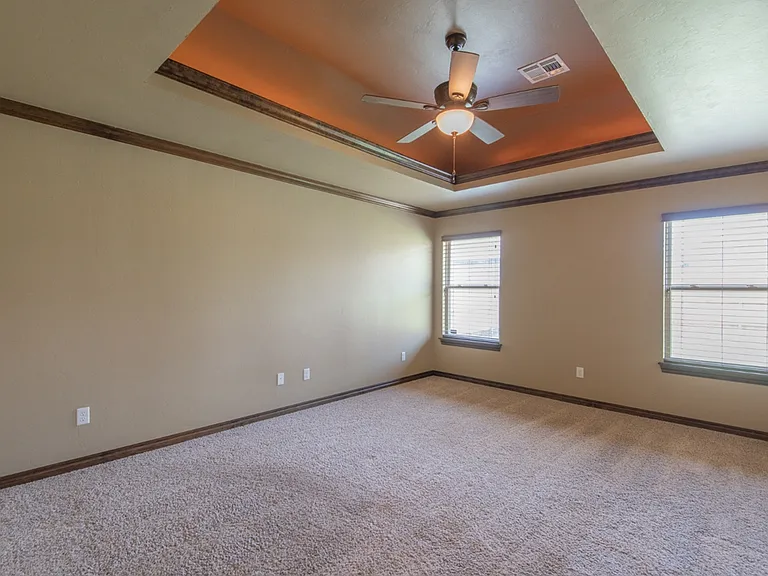 701 Lindsey Ln — Photo 17