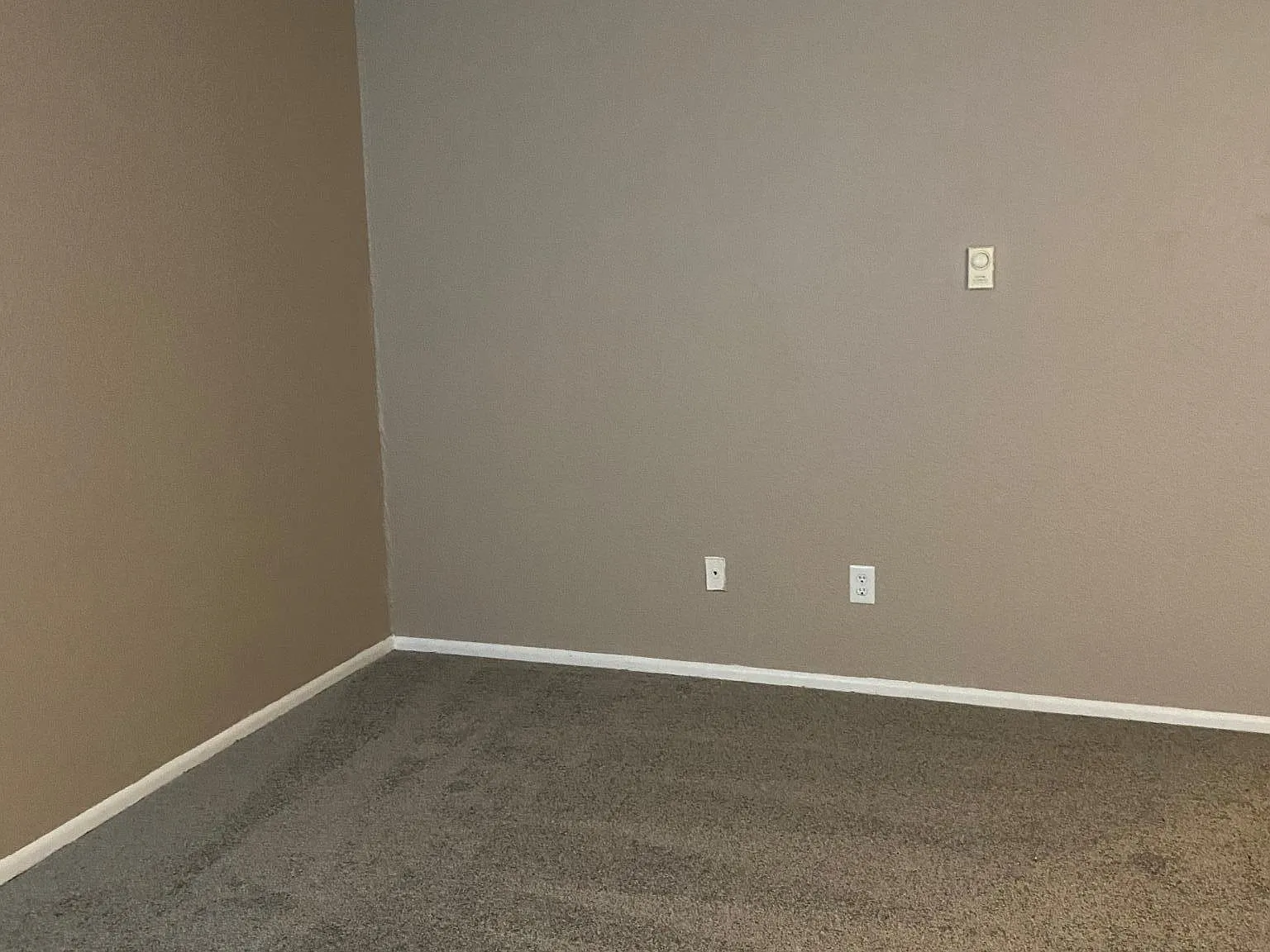 Valley Manor Apartments — Photo 3