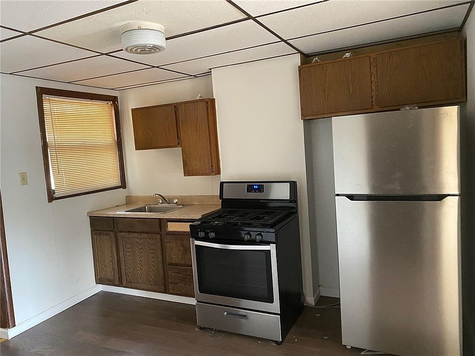 2nd image of 1009 Lilac St