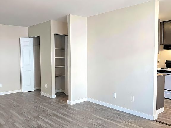 2nd image of 1067 Van Dyke St #103