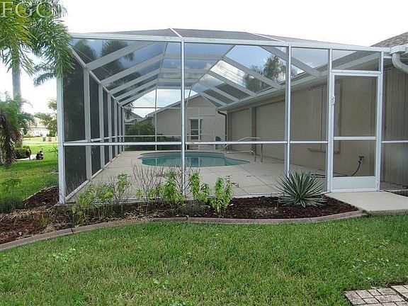 5th image of 4623 SW 18th Ave