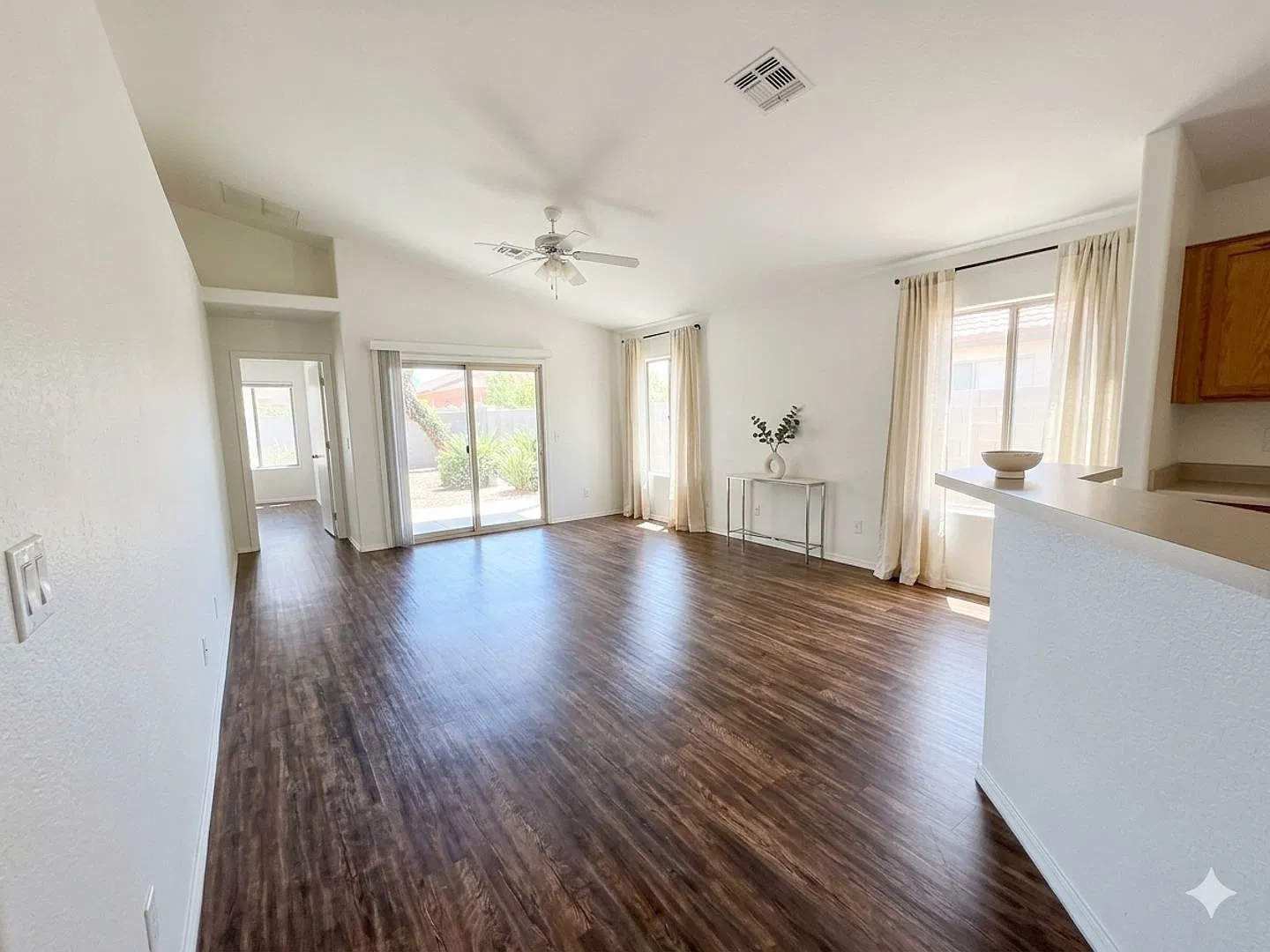 4-bedroom 2- bathroom — Photo 3