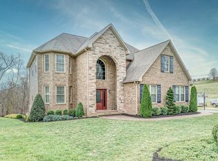 110 N Oaks Dr, Salem, VA 24153