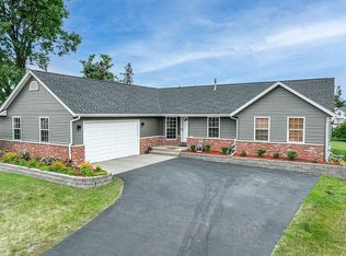 6737 Bradbury Dr NE, Cedar Rapids, IA 52402