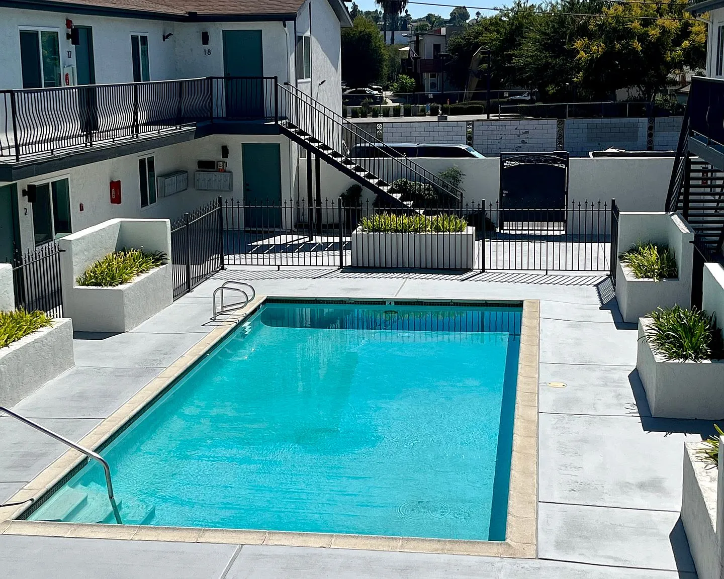 2 Bed/1 Bath Escondido — Photo 2