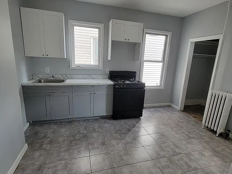 36 Dehart Pl #5D — Photo 1