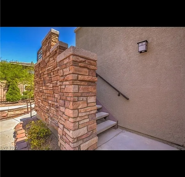 712 Peachy Canyon Cir #201 — Photo 2