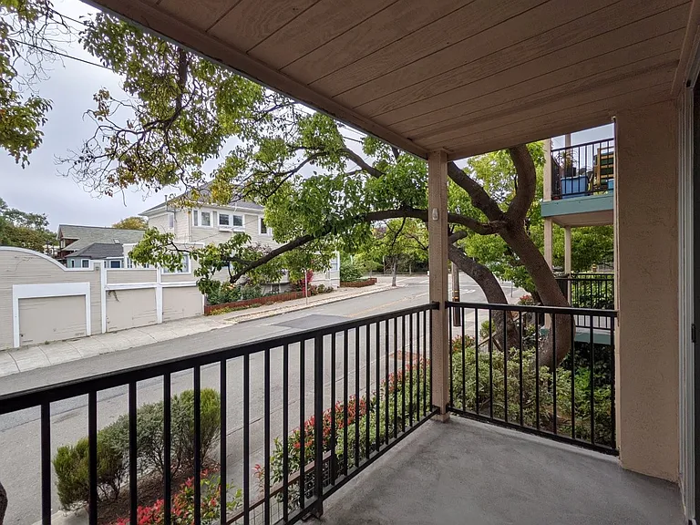 1930 Vine Street — Photo 15
