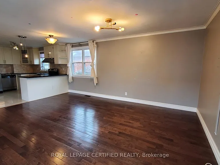 18 Maywood Park — Photo 4