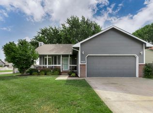 960 N Meadow Rd, Valley Center, KS 67147