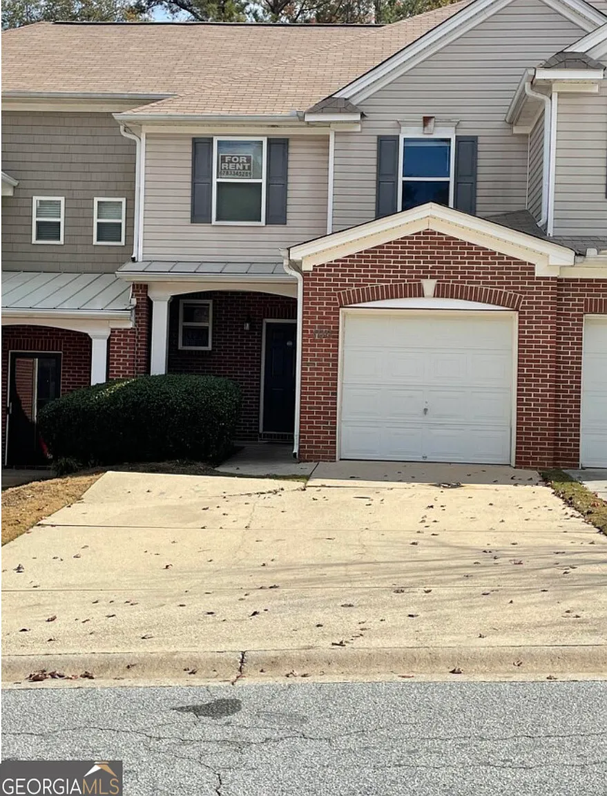 3 bed, 2.5 bath, $1,900 — Photo 2