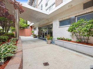 2160 Center Ave APT 1F, Fort Lee, NJ 07024