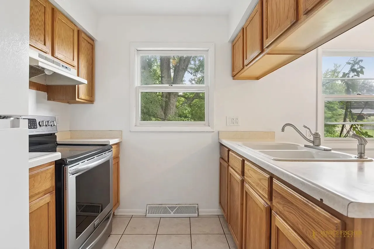 3 bed, 1.5 bath, 1100 sqft, $1,650 — Photo 4
