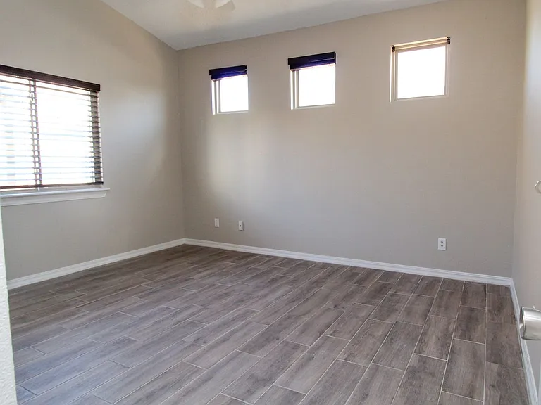 2216 Amber Point Pl — Photo 7