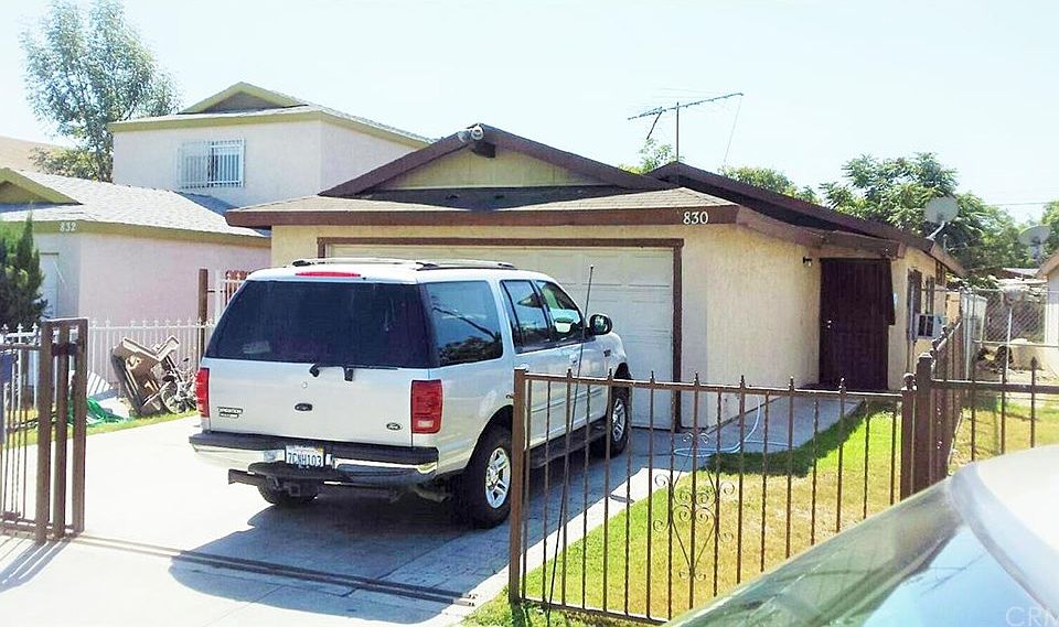 1st image of 830 E 112th St