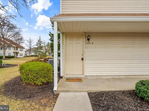 321B Delancey Pl #B, Mount Laurel, NJ 08054