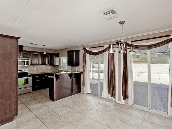 4th image of 831 Chalon Dr
