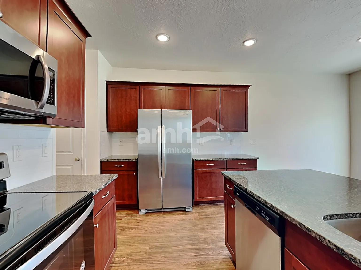 4 bed, 2.5 bath, 2101 sqft, $2,350 — Photo 3