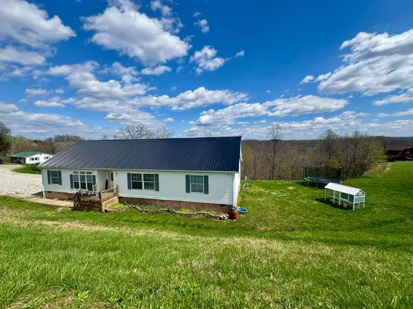 209 Payne Rdg, Walton, WV 25286