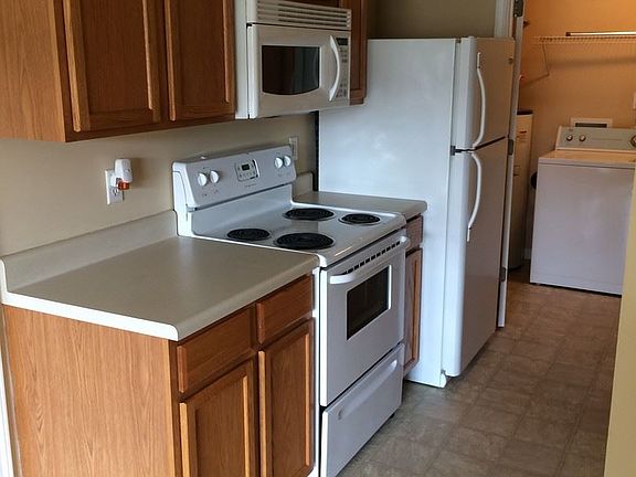 3rd image of 250 Willow Creek Dr APT 8