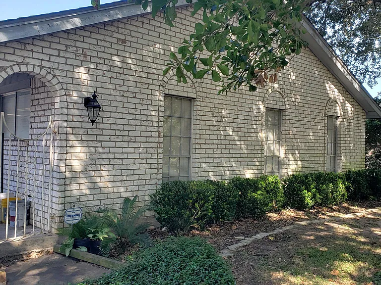 1115 Frances Dr — Photo 2