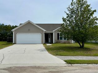 202 Red Carnation Dr, Holly Ridge, NC 28445