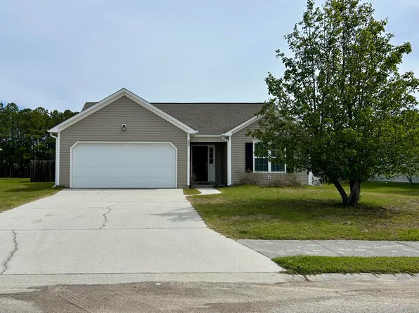 202 Red Carnation Dr, Holly Ridge, NC 28445