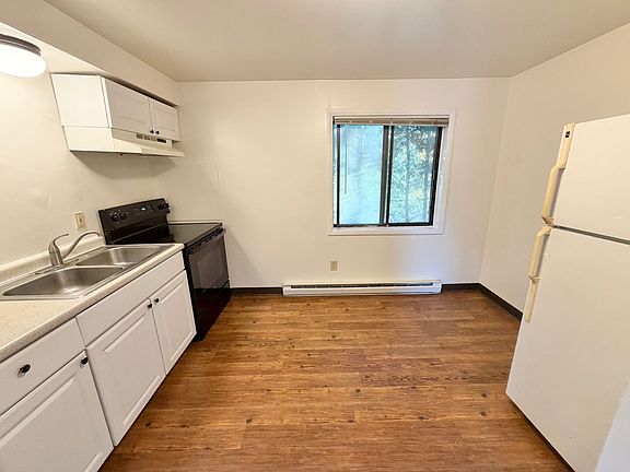 2nd image of 1036 North Ave APT 2