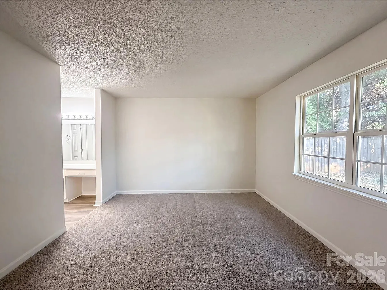3 bed, 1203 sqft, $1,745 — Photo 4