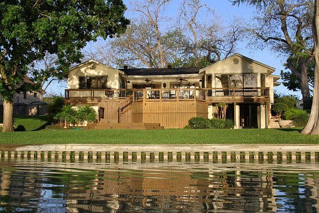 1st image of 763 Mary Blvd