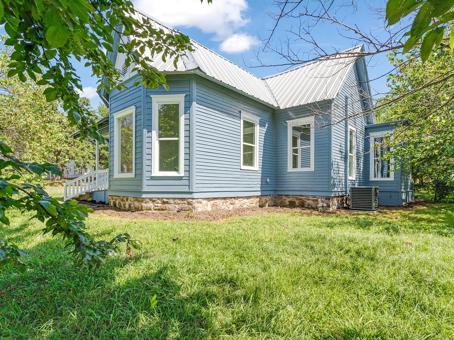 3 bed, 1440 sqft, $1,850 — Photo 1