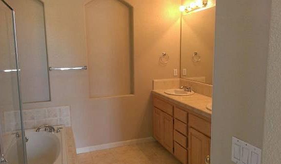 5th image of 2036 Blackridge Ave