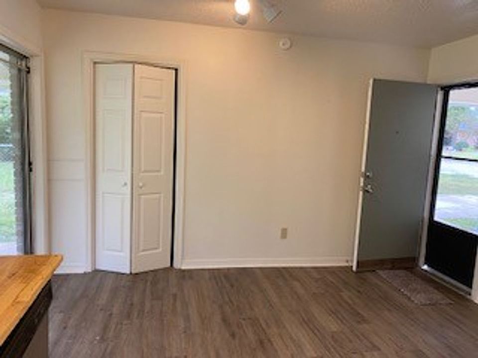 1st image of 3903 Chateau Dr