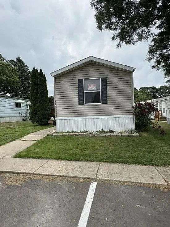 204 Cadillac St photo 1