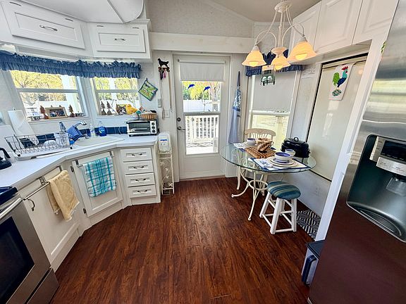4th image of 7125 Fruitville Rd #1831